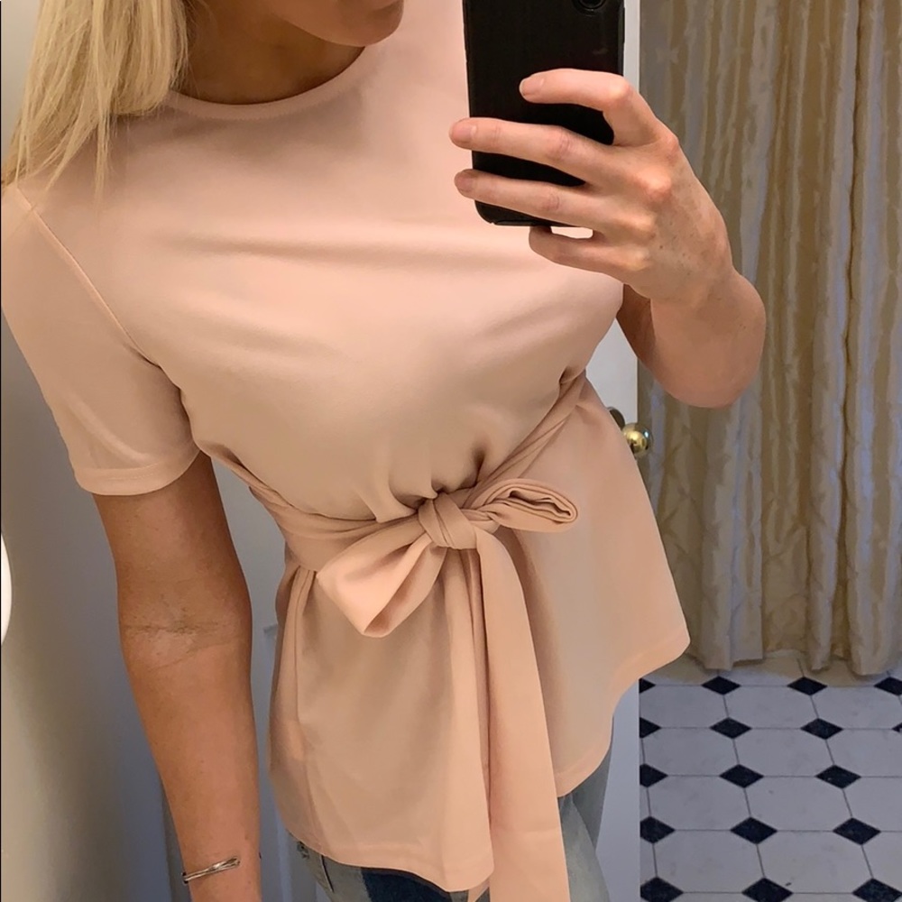 Short sleeve blush Bow accent top
